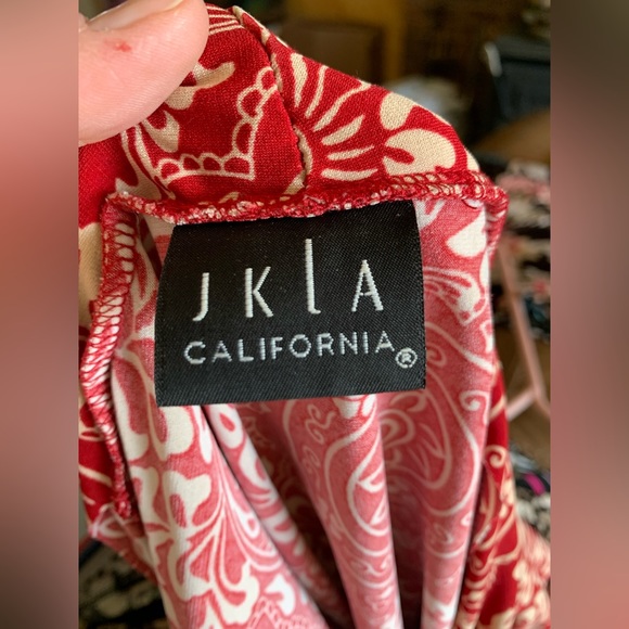 JKLA! Cream and red colored. Casual/semi professional top in good condition - Picture 3 of 3